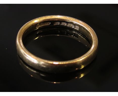 A 22ct gold band. Size K, 4.2g