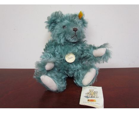 A Steiff bear "Classic-Serie" with growler, 22cm tall, seated 
