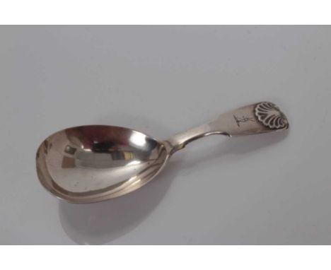 Victorian silver caddy spoon with shell and shell handle, London1846, maker EB, 9.5 cm