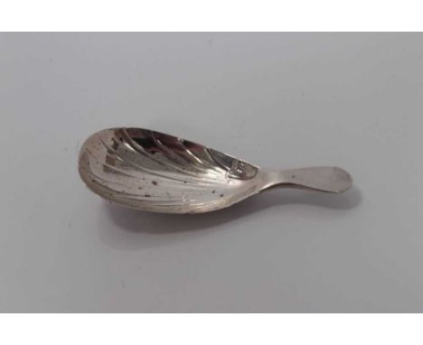 George III Irish elongated shell bowl caddy spoon with short handle, Dublin 1819, James England 9cmGood condition commensurat