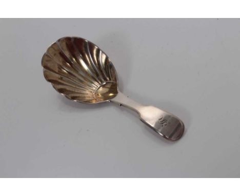Victorian silver shell bowl caddy spoon with fiddle pattern handle, London 1867, George Adams 9cm