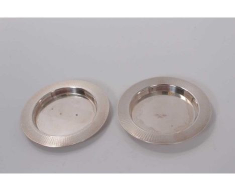 Pair of George VI silver pin dishes of circular form with engine turned decoration to borders, (London 1946) maker, Mappin &a