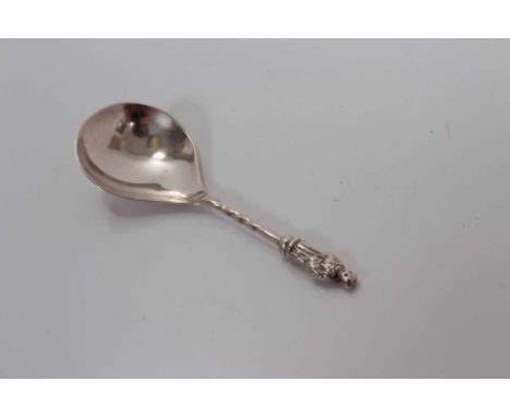 Edwardian silver teardrop bowl caddy spoon with twisted handle and cast apostle knop, Chester 1904, makers mark rubbed 8.5 cm