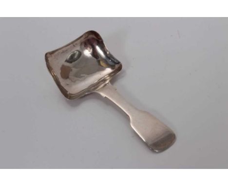 Victorian silver shovel-shaped caddy spoon with fiddle handle, London 1848, George Unite 8.8 cm