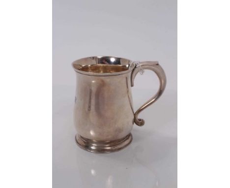 George V silver christening mug, with engraved initials 'A. J. R.', (London 1922), 5ozs, 9cm in overall height.