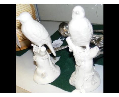 A pair of 15cm high ceramic bird ornaments 