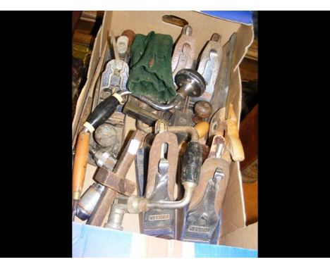 Various collectable tools 