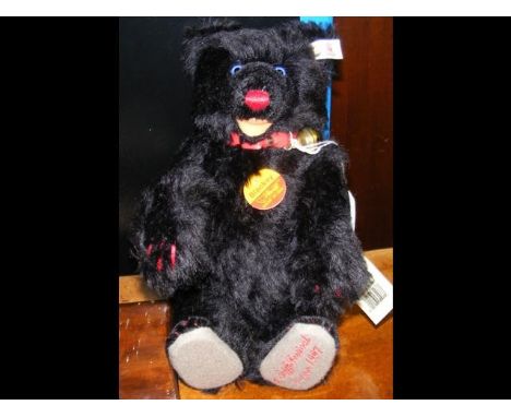 A collectable Steiff Bear 'Blackey' - 1997 - with growler and bag - 28cm 