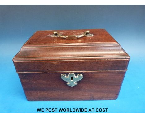 A Georgian mahogany tea caddy with brass swing handle and escutcheon (width 23cm)
