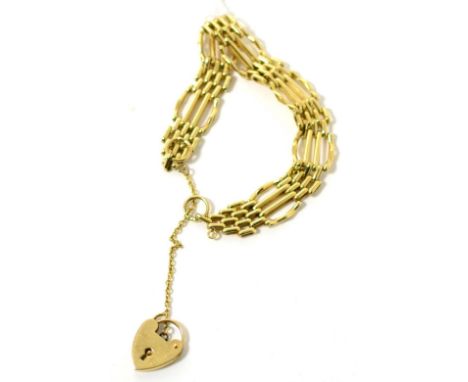 A 9ct gold gate bracelet with padlock 17.18g