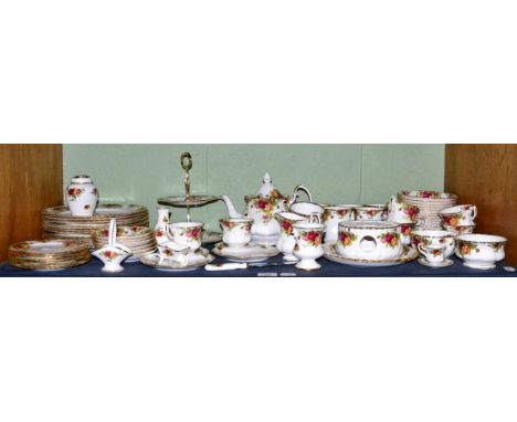 A Royal Albert Old Country Roses pattern part dinner/tea service 