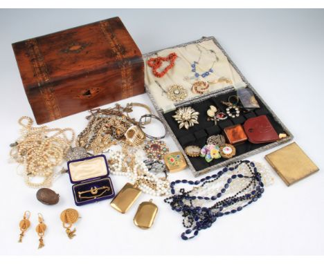 A collection of costume jewellery to include a stone set riding crop and horse shoe brooch, (A/F), various cufflinks, simulat