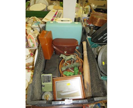 A TRAY OF COLLECTABLES TO INCLUDE MEASURING JUGS, TYPEWRITER O/S MAPS ETC. 