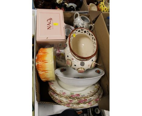A BOX OF ASSORTED CERAMICS TO INCLUDE A BOXED NAO FIGURE, MAJOLICA STYLE PLANTER, ROYAL ALBERT LAVENDER ROSE MEAT PLATES ETC.