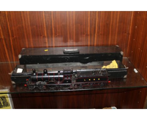 A CASED G GAUGE L N E R GORDON HIGHLANDER MODEL LOCOMOTIVE/ MODEL TRAIN LENGTH - 53CM 