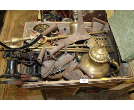 A QUANTITY OF VINTAGE METALWARE TO INCLUDE A LARGE BRASS TEAPOT, BRASS BELL, VINTAGE IRONS ETC. 