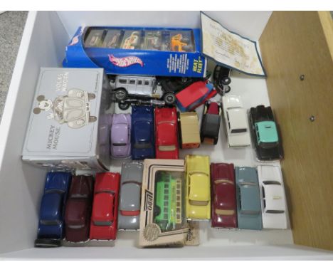 A QUANTITY OF DIE CAST MODEL CARS ETC. TO INCLUDE LARGE THE FRANKLIN MINT EXAMPLES 