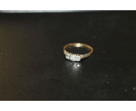 AN 18CT GOLD AND PLATINUM THREE STONE ILLUSION SET DIAMOND RING , APPROX 2 G, RING SIZE N