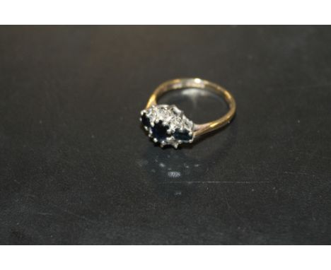 A HALLMARKED 9CT GOLD SAPPHIRE AND DIAMOND CLUSTER RING, APPROX 3 G, RING SIZE O