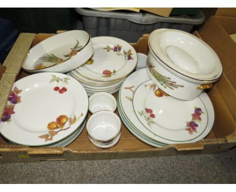 A TRAY OF ROYAL WORCESTER EVESHAM DINNERWARE 