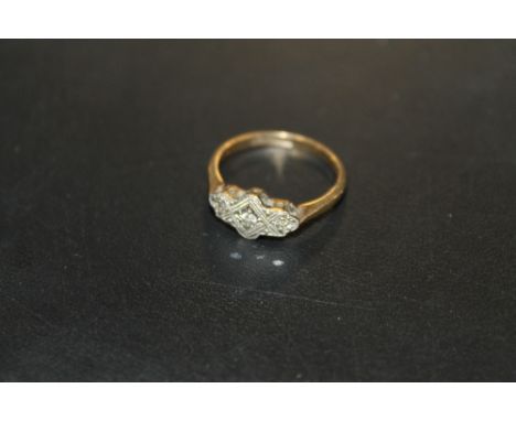 A 9CT GOLD AND PLATINUM SET DIAMOND RING, APPROX 2 G, RING SIZE L