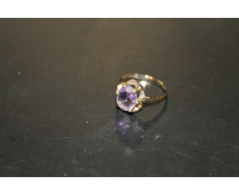 A 9CT GOLD AMETHYST DRESS RING, APPROX 2.2 G, RING SIZE Q