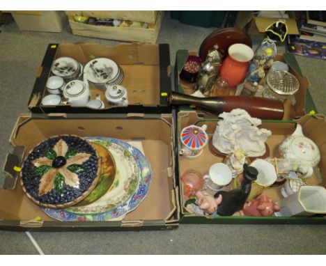 FOUR TRAYS OF CERAMICS AND CHINA TO INCLUDE A NOVELTY SADLER TEAPOT, AYNSLEY ORCHARD GOLD, NAT WEST PIGGY BANK 