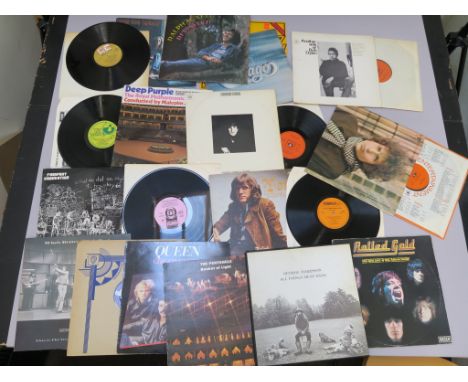 Various vinyl records including Fairport Convention What we did on our Holidays ILPS 9092, Bob Dylan Blonde on Blonde 66012, 