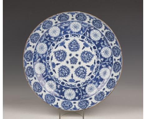 A Chinese blue and white Islamic market export porcelain circular dish, Kangxi period, the central roundel and rim painted wi