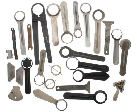 Quantity of vintage wristwatch case opening tools 