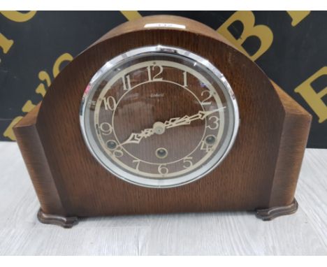 AN ENFIELD OAK CASED MANTLE CLOCK WITH ARABIC DIAL