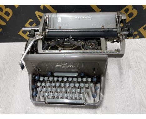 VINTAGE UNDERWOOD TYPEWRITER