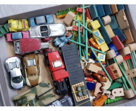 TRAY OF VINTAGE WOODEN BLOCK HOUSES AND DIE CAST VEHICLES INCLUDES S CORGI ETC