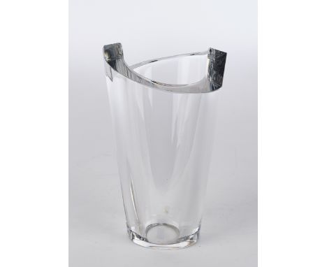 Krantz, Helen, Orrefors, "Zaza", Vase, Glas, farblos, Etikett, am Boden umseitig bezeichnet Orrefors HZ 4971-28, 27 cm hoch.P
