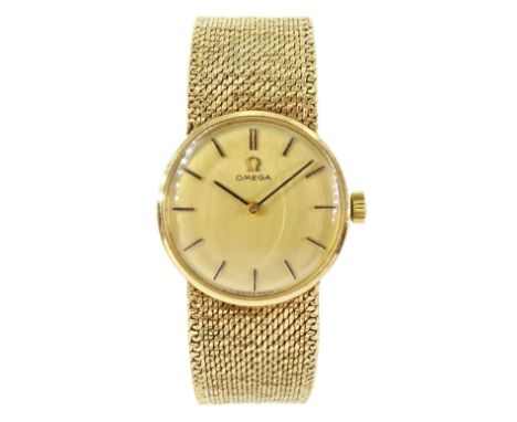 Omega ladies 9ct gold manual wind wristwatch, Cal. 620, champagne dial with baton hour markers, on integrated 9ct gold bracel