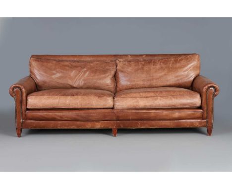 RALPH LAUREN Ledersofa großes 3-Sitzer Club-Sofa, allseitig gepolstert und braun beledert, die Armlehnen genietet, 2 lose Sit
