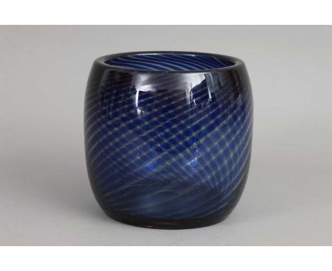 Wohl ORREFORS Glasvase Schweden, Mitte 20. Jahrhundert, farbloses Glas mit dunkelblauen Spiraleinschmelzungen und kleinen Luf