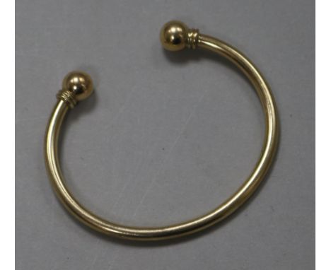 A 9ct gold bangle.