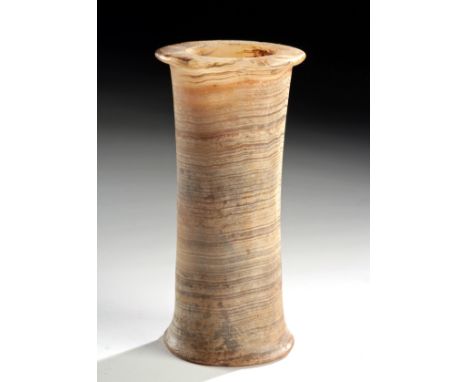 Ancient Egypt, Early Dynastic to Old Kingdom, 1st to 6th Dynasty, ca. 3100 to 2181 BCE. An elegant and very early example of 