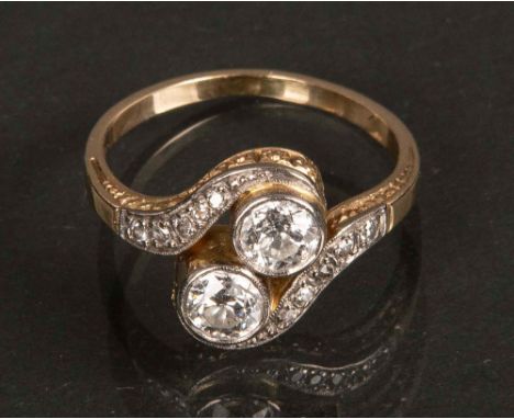 Ring. 14 ct Gold, ca. 4 g, besetzt mit Brillanten, ca. 1,00 ct, Ringgröße 57.
