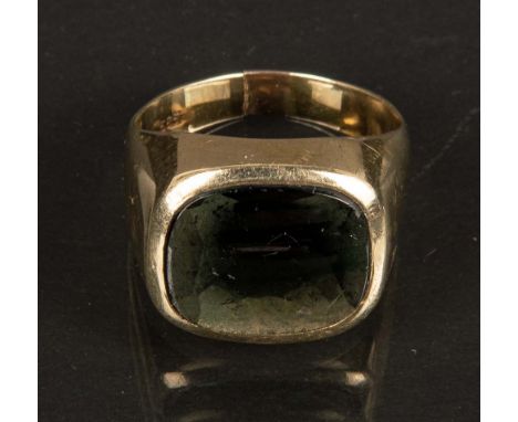 Ring. 14 ct Gold, besetzt mit Spinell, ca. 8 g, Ringgröße 63.