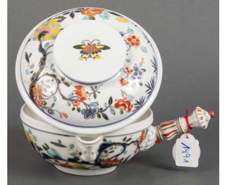 Kasserolle. Meissen 1740. Porzellan, balusterförmig, mit überstehendem, abnehmbarem und als Schale verwendbarem Deckel, kurze