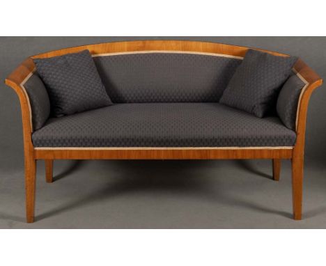 Biedermeier-Sofa. Deutsch 19. Jh. Nussbaum, furniert, teilw. massiv, B=193 cm. **