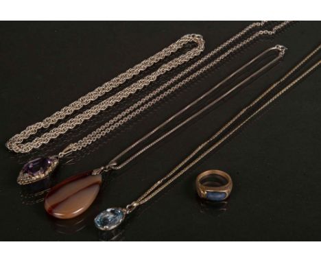 Konvolut Schmuck. Silber, ca. 86 g. Ring, Ketten mit Anhängern, besetzt mit Amethyst, Spinell und Achat.