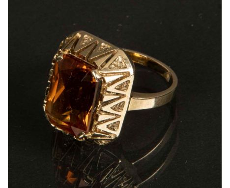Ring. 14 ct Gold, ca. 8 g, besetzt mit Citrin, Ringgröße 57.