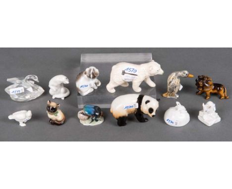 Konvolut von zwölf Miniaturen. Rosenthal, Goebel, Hutschenreuther, Kopenhagen, u.a.m. 20 Jh. Porzellan, Metall und Glas, H=2,