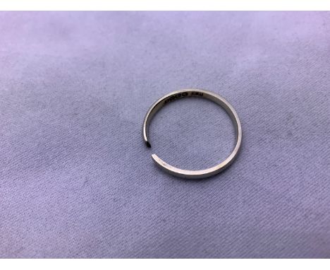 18ct Gold Ring 1.5g Separated 