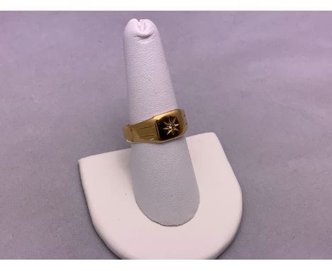 18ct Gold Ring - 5.4gms - Out of Shape 