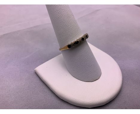 9ct Gold and Diamond Ring - Size R - 1.5gms 