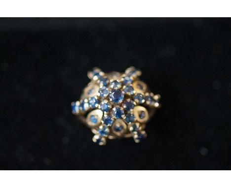 10ct gold and sapphire ring 5.4 grams